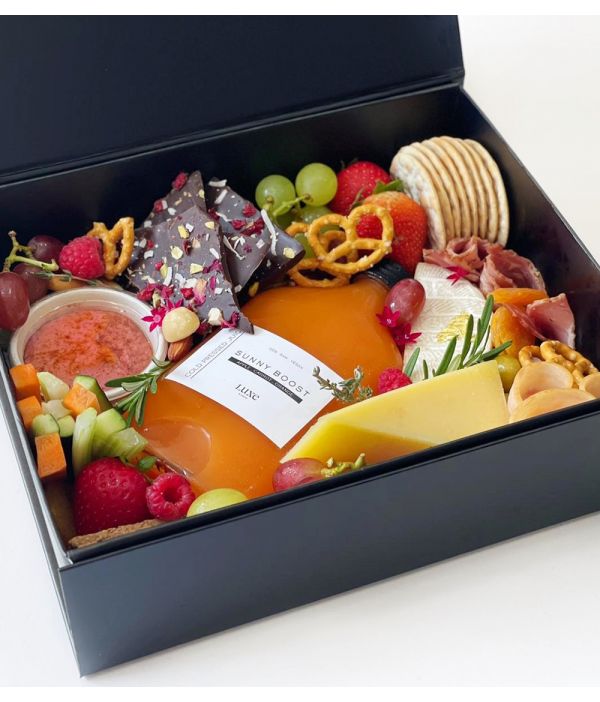 Luxe Epicure Grazing Box (with Beverage)